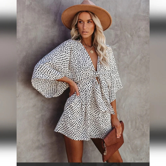 VICI Flawless Well Behaved Printed Pocketed Tie Romper. Size small - Picture 1 of 16